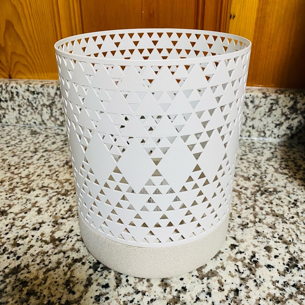 Bath & Body Works candle holder
